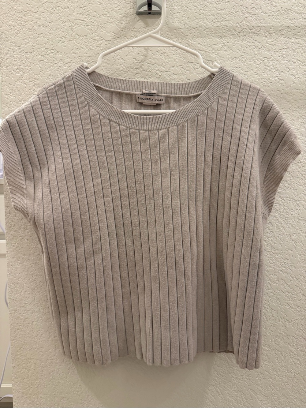 Sincerly Jules Ribbed Knit Cap Sleeve Top in Light Taupe